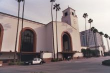 Пассажирский Терминал Юнион-Стэйшн 220px-Los_Angeles_Union_Station_front_entrance
